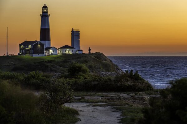 Montauk Point lighthouse, credit: By Ronald Diel - Own work, CC BY-SA 3.0, https://commons.wikimedia.org/w/index.php?curid=35361677