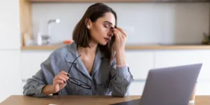 The Jet Lag Cure No One Talks About: Electrolytes vs. Water for Long-Haul Flights