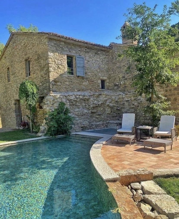 For decades, high-end real estate was defined by sprawling square footage. Today, discerning homeowners are embracing a profound shift toward small luxury homes—compact, bespoke residences that trade excess space for rich textures, exquisite craftsmanship, and a lifestyle of effortless freedom and modern elegance.